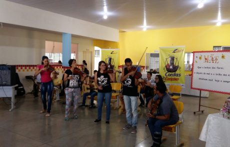 Projeto Cordas e Canções faz apresentação de Música na Escola Darcy Ribeiro em Palmas