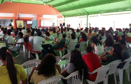 Projeto Cordas e Canções apresenta na Escola Municipal Antônio Carlos Jobim em Palmas