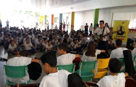 Projeto Cordas e Canções se apresenta na Escola Municipal Darcy Ribeiro